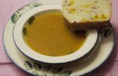 Geroosterde pompoen, chorizo & tijm soep geserveerd met een feta, pompoen rode ui brood! 