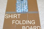 Shirt vouwen bord van karton en plakband