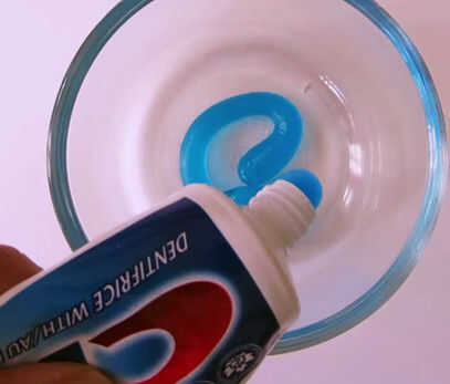 Spiksplinternieuw Hoe maak je slijm met tandpasta en lijm / Stap 2: Stap 2 QU-71