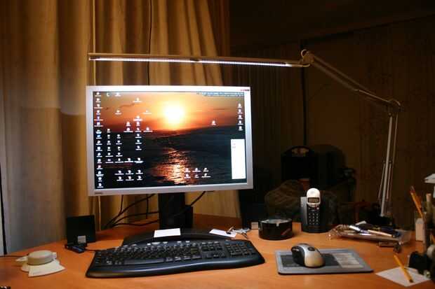 LEDdesktop / werkruimte / toetsenbord lamp (IKEA Tertial houwer