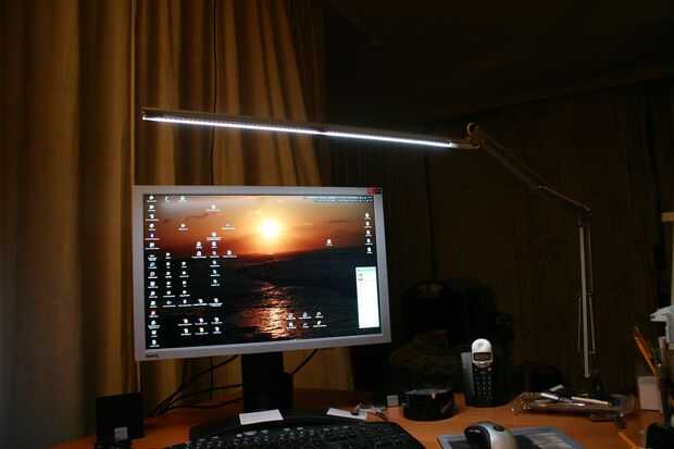 LEDdesktop / werkruimte / toetsenbord lamp (IKEA Tertial houwer